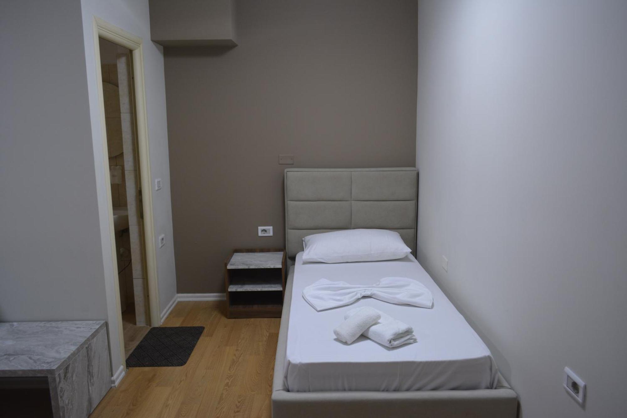 Hotel Her Влёра Экстерьер фото