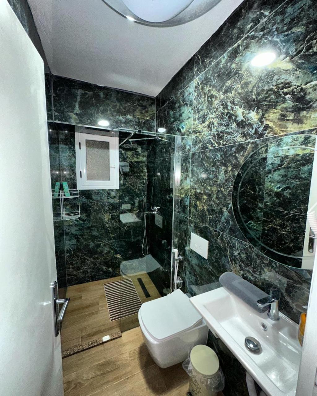 Hotel Her Влёра Экстерьер фото