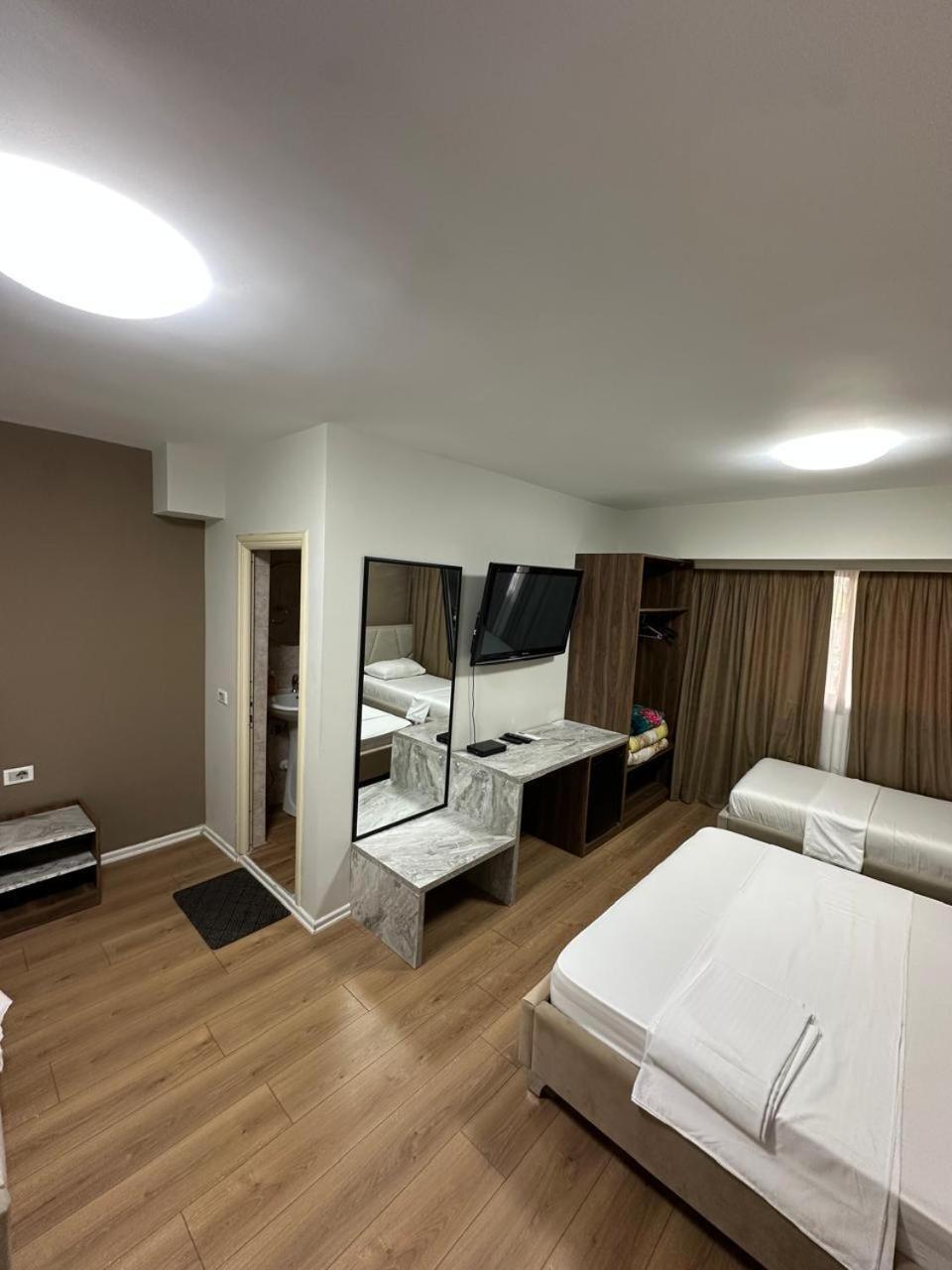 Hotel Her Влёра Экстерьер фото